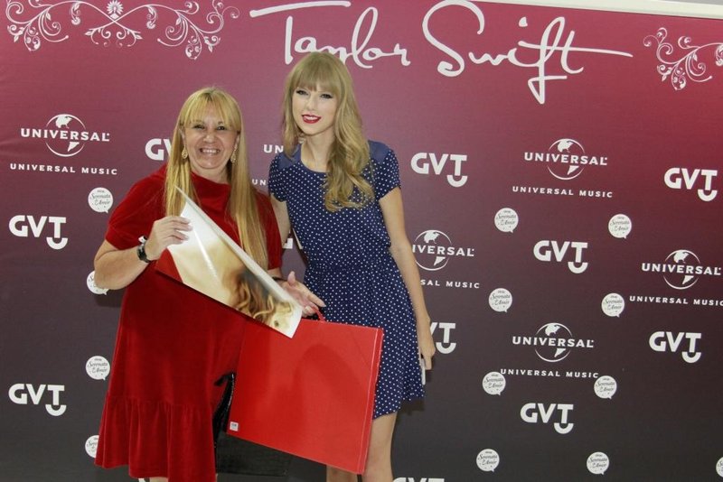 Taylor Swift at Rio de Janeiro Meet & Greet — photo 12
