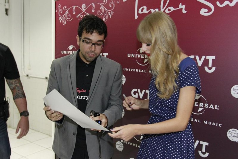 Taylor Swift at Rio de Janeiro Meet & Greet — photo 14