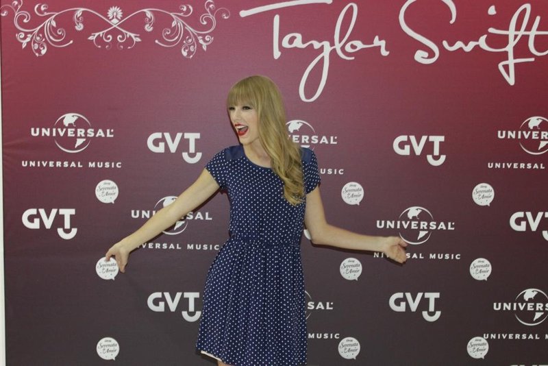 Taylor Swift at Rio de Janeiro Meet & Greet — photo 39