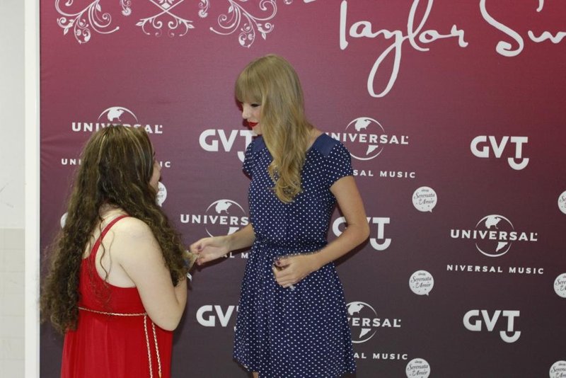 Taylor Swift at Rio de Janeiro Meet & Greet — photo 45