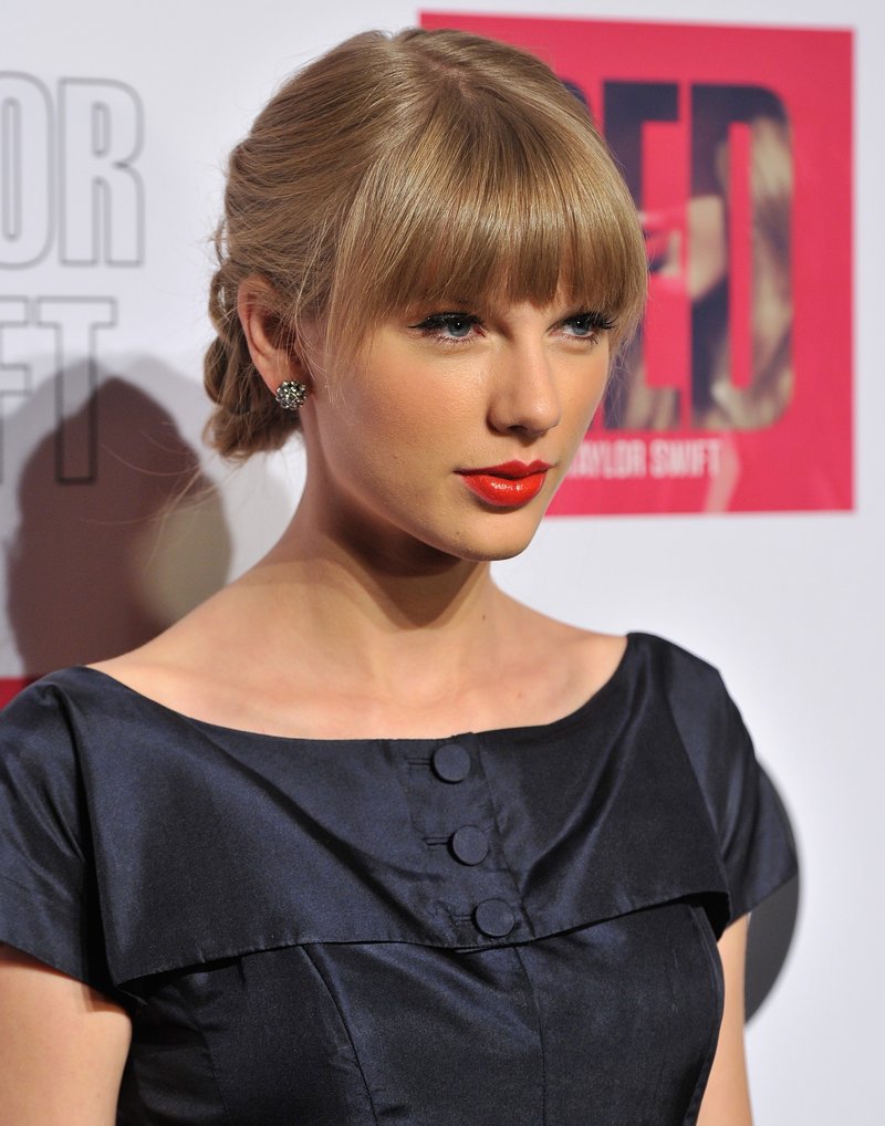 Taylor Swift at Target Red Deluxe Edition CD Release Launch Party — photo 9