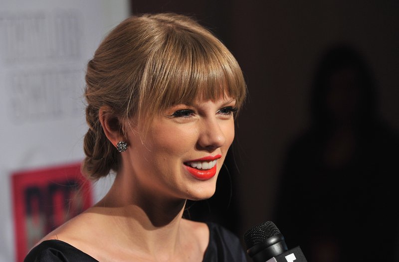 Taylor Swift at Target Red Deluxe Edition CD Release Launch Party — photo 11