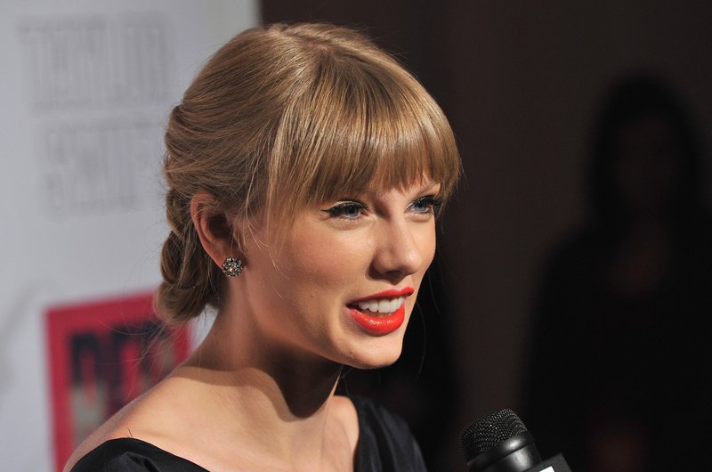 Taylor Swift at Target Red Deluxe Edition CD Release Launch Party — photo 12
