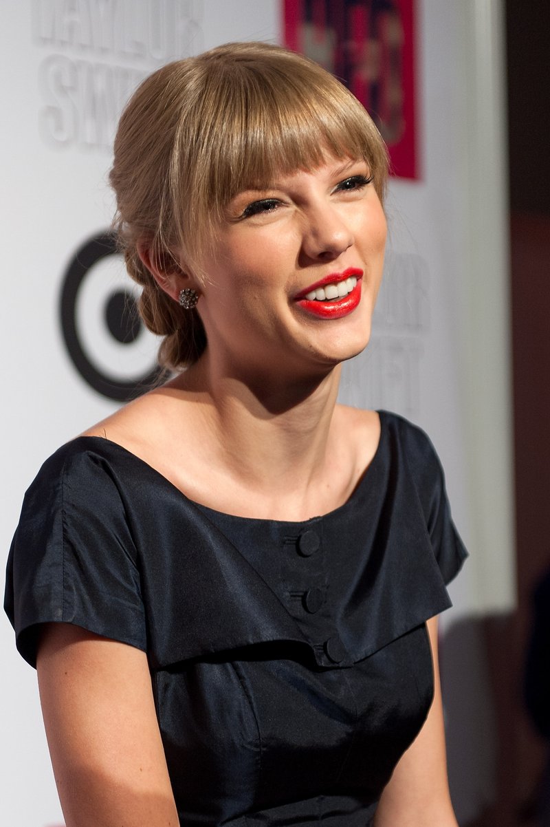 Taylor Swift at Target Red Deluxe Edition CD Release Launch Party — photo 35