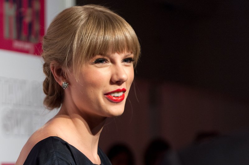 Taylor Swift at Target Red Deluxe Edition CD Release Launch Party — photo 39