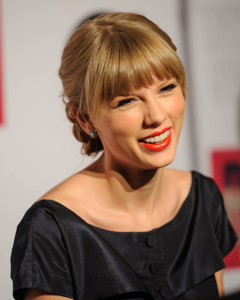 Taylor Swift at Target Red Deluxe Edition CD Release Launch Party — photo 77
