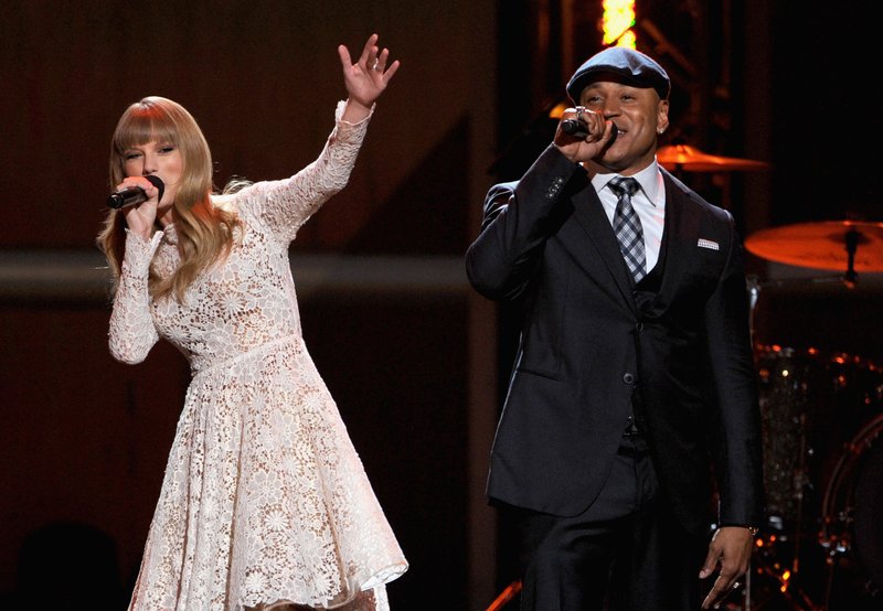Taylor Swift at The GRAMMY Nominations Concert Live!! - Show — photo 5