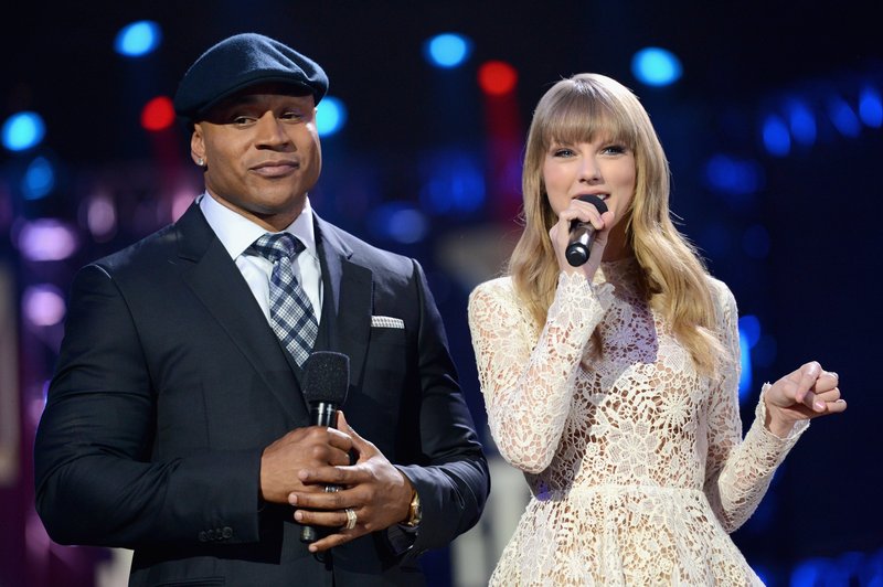 Taylor Swift at The GRAMMY Nominations Concert Live!! - Show — photo 9
