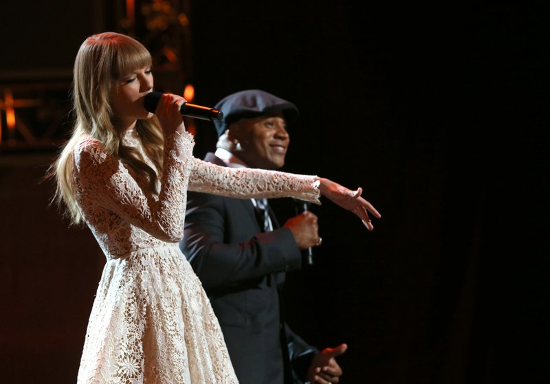 Taylor Swift at The GRAMMY Nominations Concert Live!! - Show — photo 16