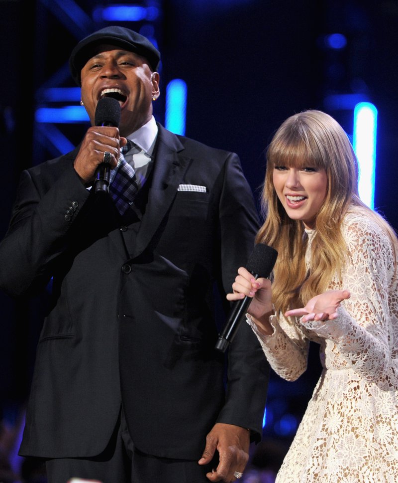 Taylor Swift at The GRAMMY Nominations Concert Live!! - Show — photo 25
