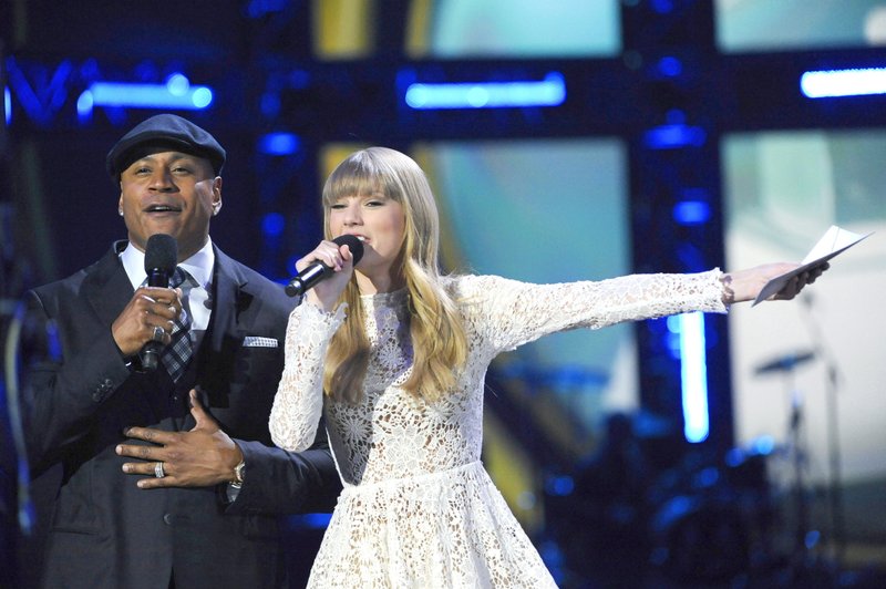 Taylor Swift at The GRAMMY Nominations Concert Live!! - Show — photo 104