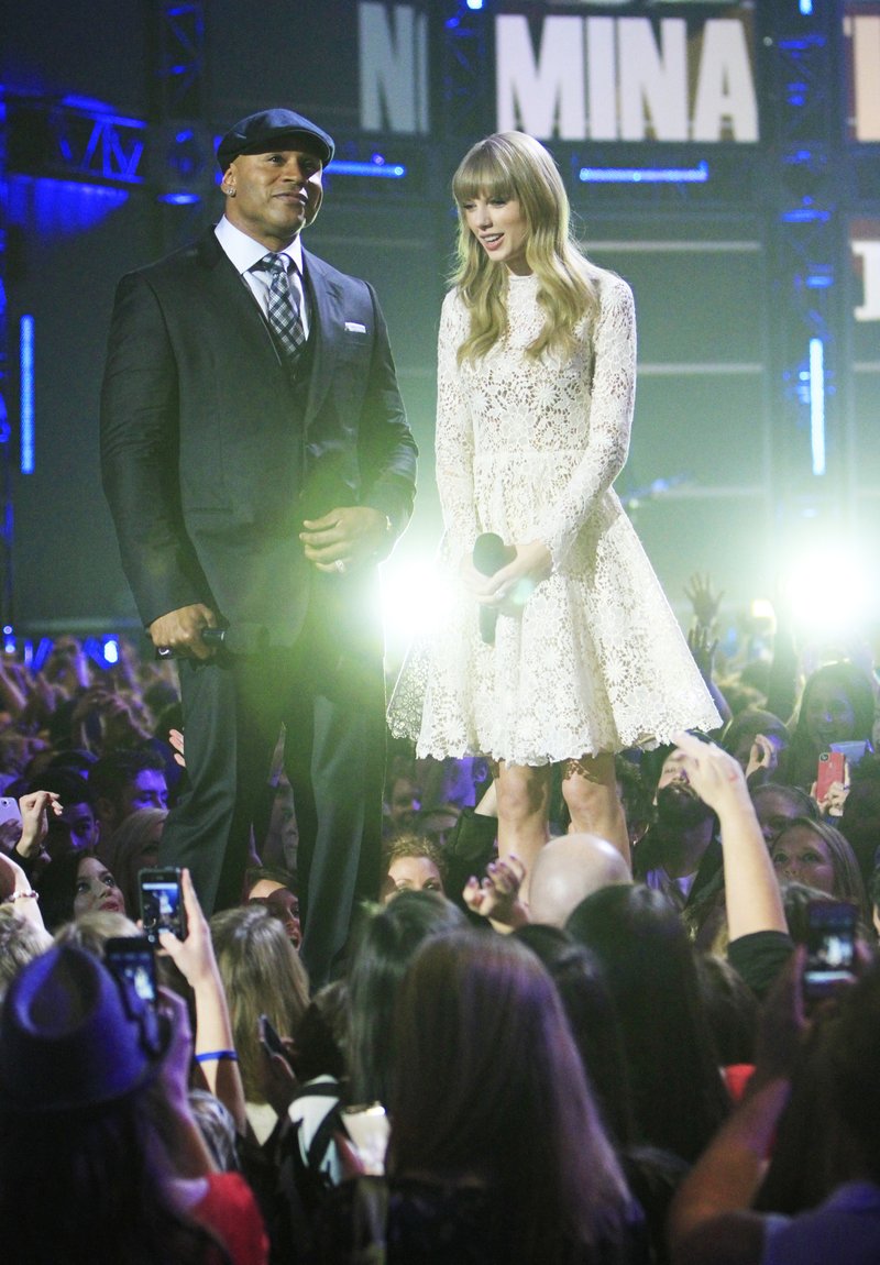 Taylor Swift at The GRAMMY Nominations Concert Live!! - Show — photo 113
