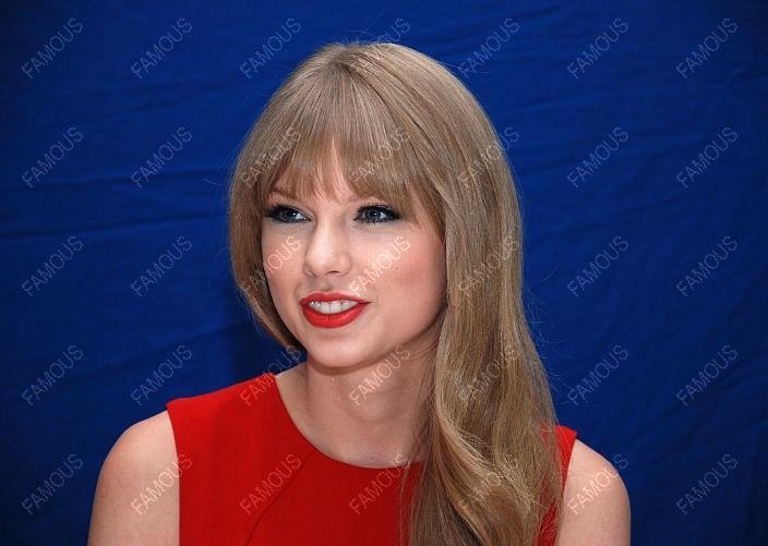 Taylor Swift at "The Lorax" Press Conference — photo 28
