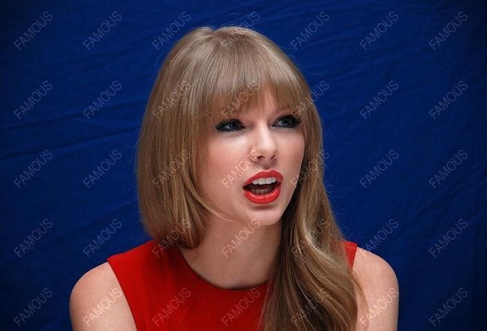 Taylor Swift at "The Lorax" Press Conference — photo 30