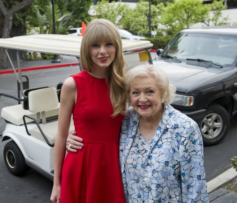Taylor Swift at "The Lorax" Press Conference — photo 95