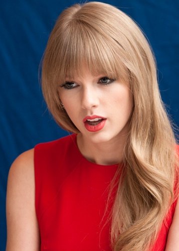 Taylor Swift at "The Lorax" Press Conference — photo 103