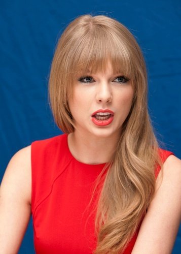 Taylor Swift at "The Lorax" Press Conference — photo 107