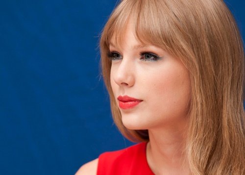 Taylor Swift at "The Lorax" Press Conference — photo 109