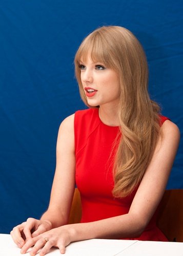 Taylor Swift at "The Lorax" Press Conference — photo 110