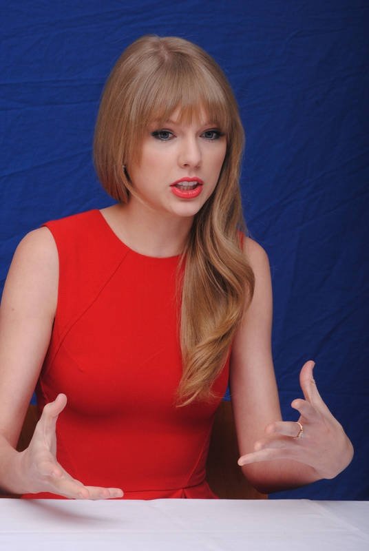 Taylor Swift at "The Lorax" Press Conference — photo 127