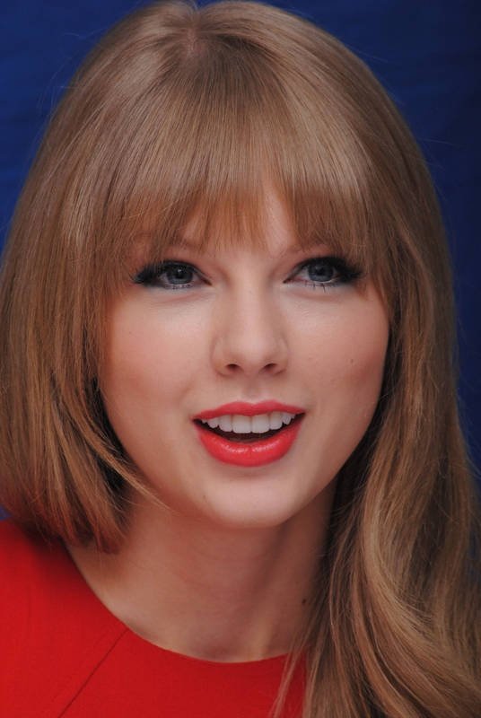 Taylor Swift at "The Lorax" Press Conference — photo 128