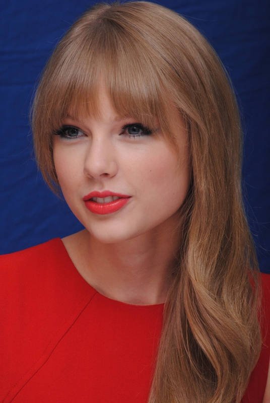 Taylor Swift at "The Lorax" Press Conference — photo 133