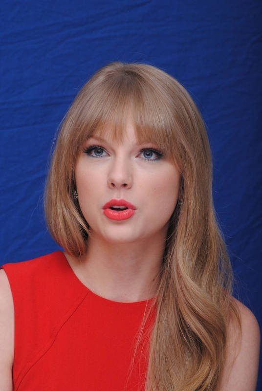 Taylor Swift at "The Lorax" Press Conference — photo 134