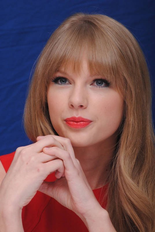 Taylor Swift at "The Lorax" Press Conference — photo 135