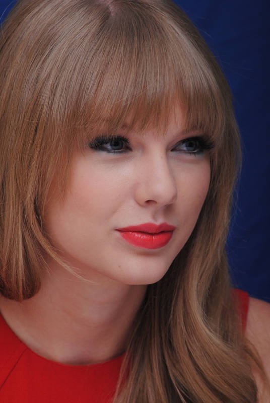 Taylor Swift at "The Lorax" Press Conference — photo 136