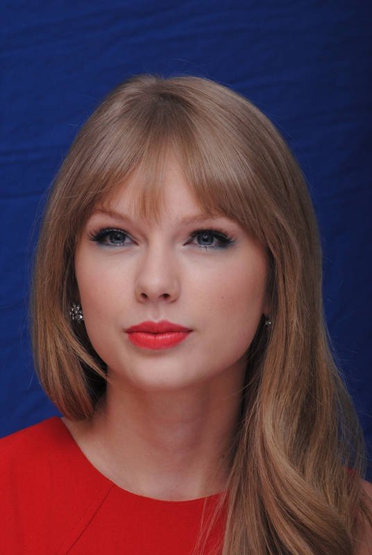 Taylor Swift at "The Lorax" Press Conference — photo 138