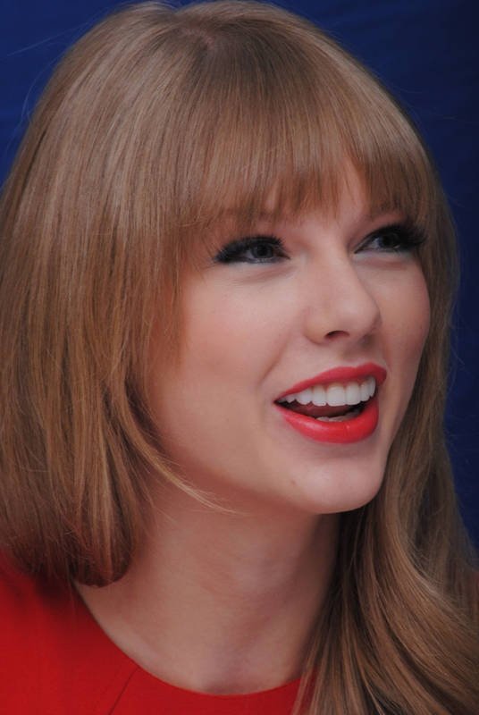 Taylor Swift at "The Lorax" Press Conference — photo 139