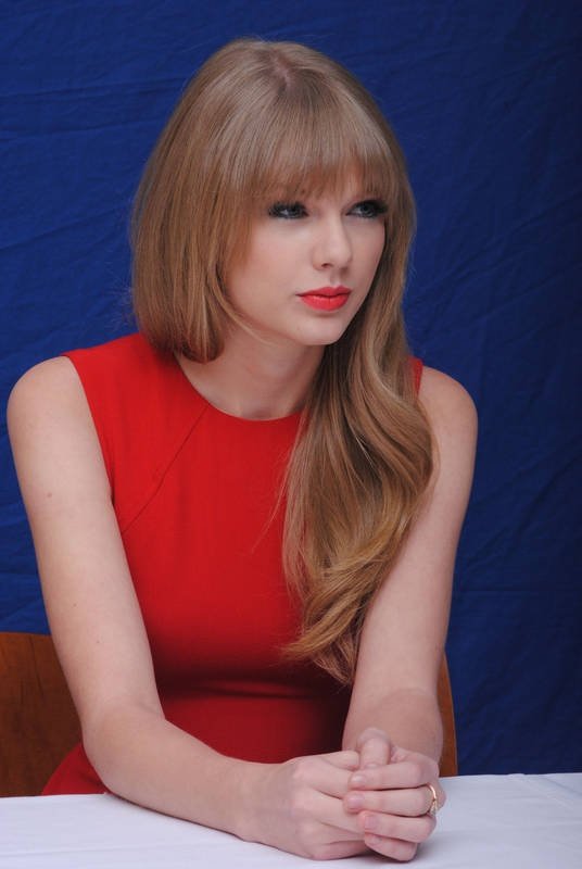 Taylor Swift at "The Lorax" Press Conference — photo 140