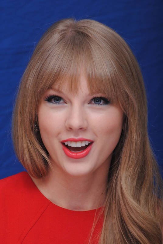 Taylor Swift at "The Lorax" Press Conference — photo 141