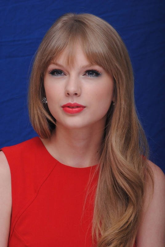 Taylor Swift at "The Lorax" Press Conference — photo 142