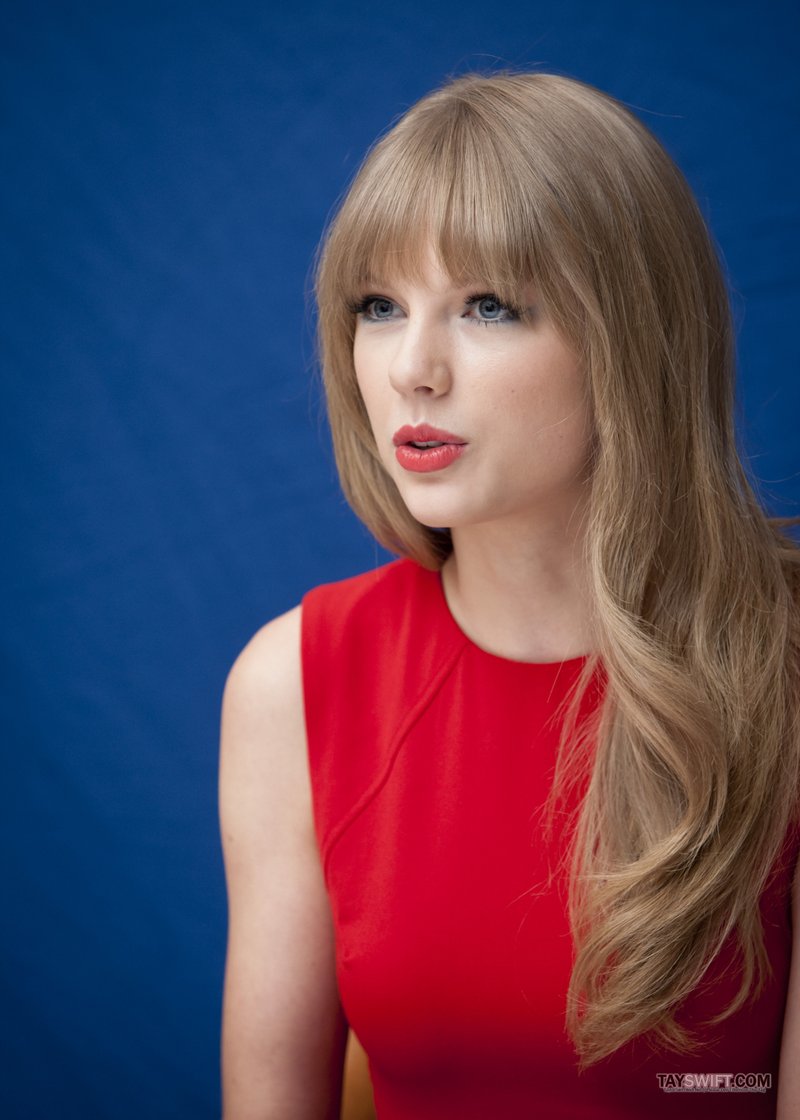 Taylor Swift at "The Lorax" Press Conference — photo 144