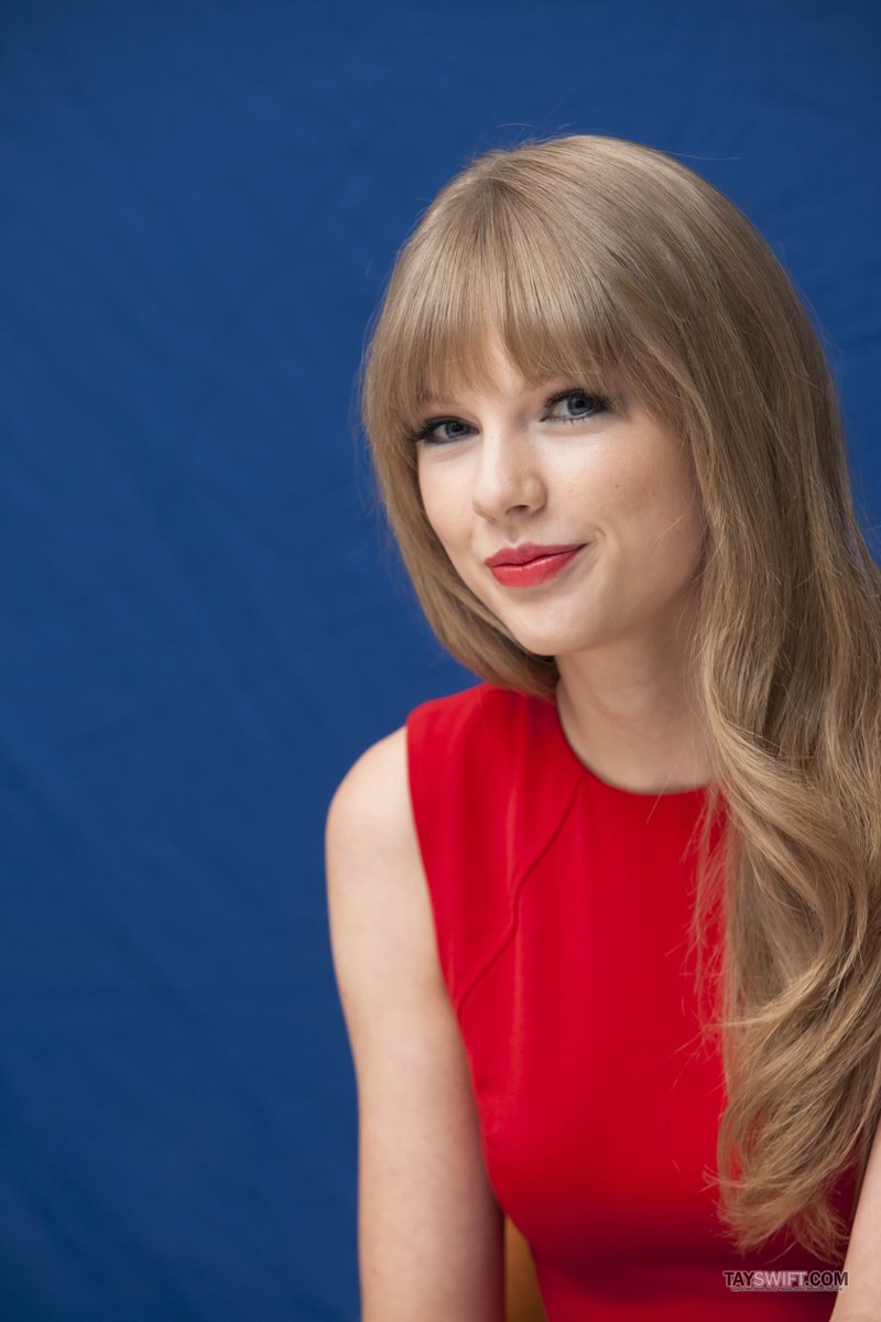 Taylor Swift at "The Lorax" Press Conference — photo 147