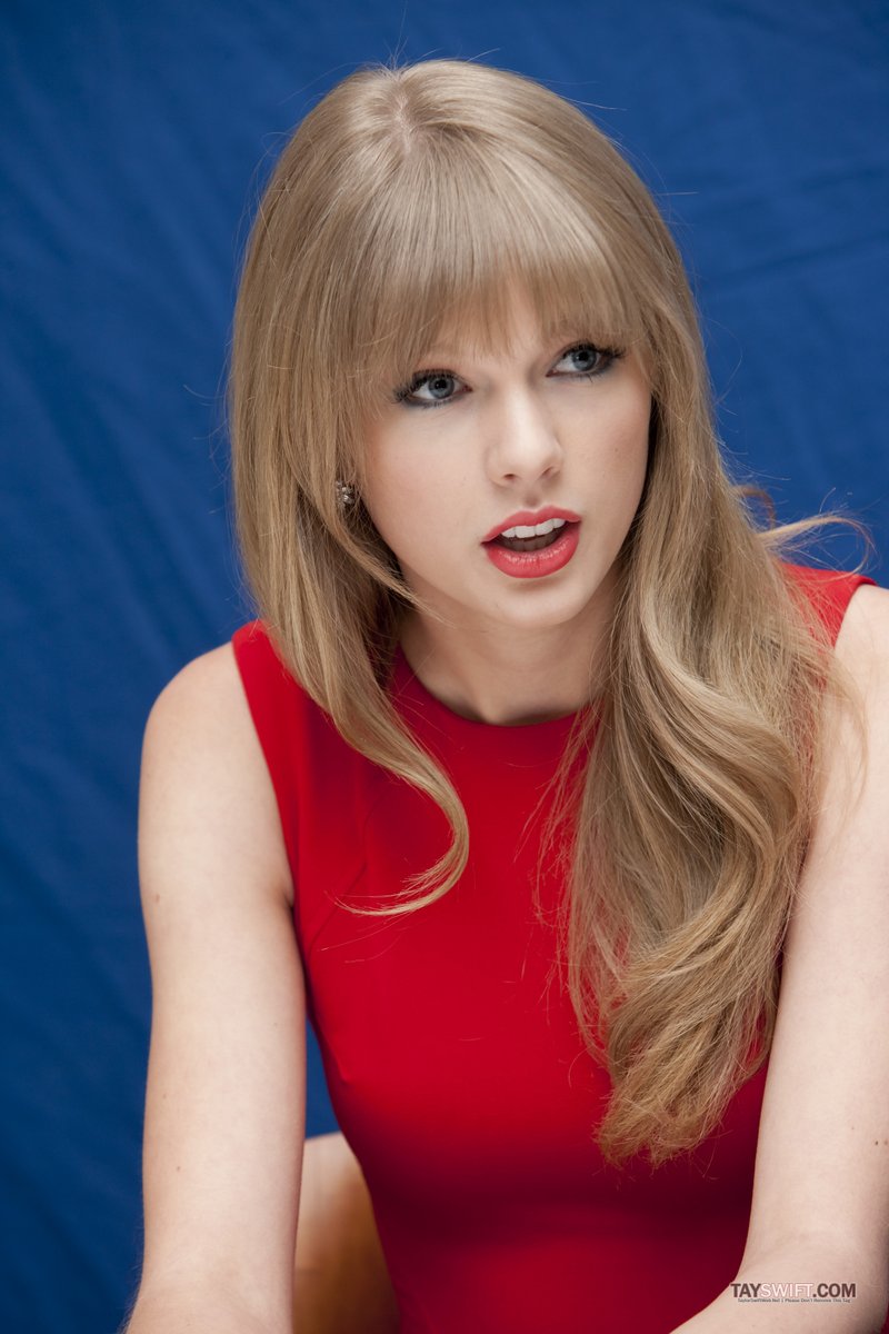 Taylor Swift at "The Lorax" Press Conference — photo 163