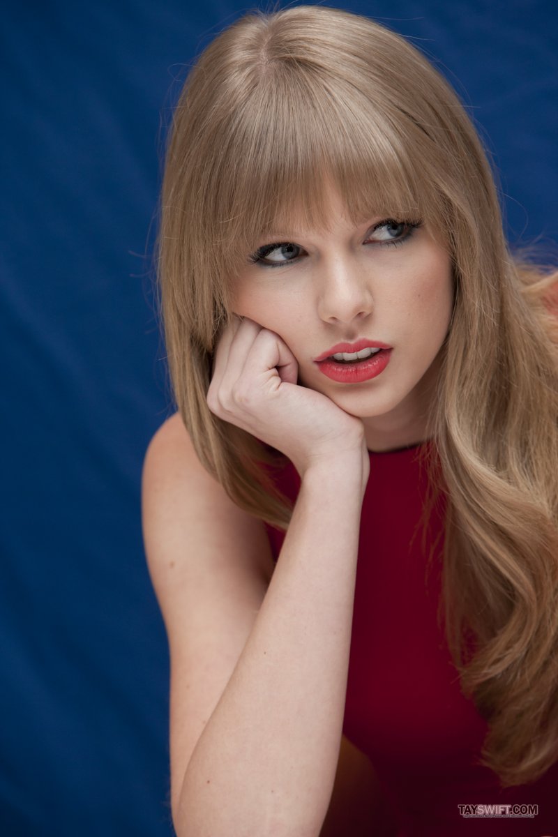 Taylor Swift at "The Lorax" Press Conference — photo 165