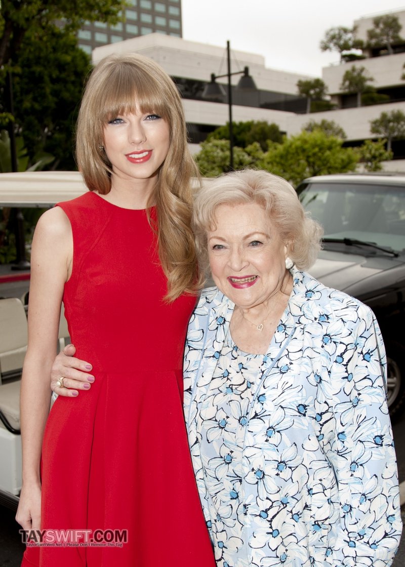 Taylor Swift at "The Lorax" Press Conference — photo 183