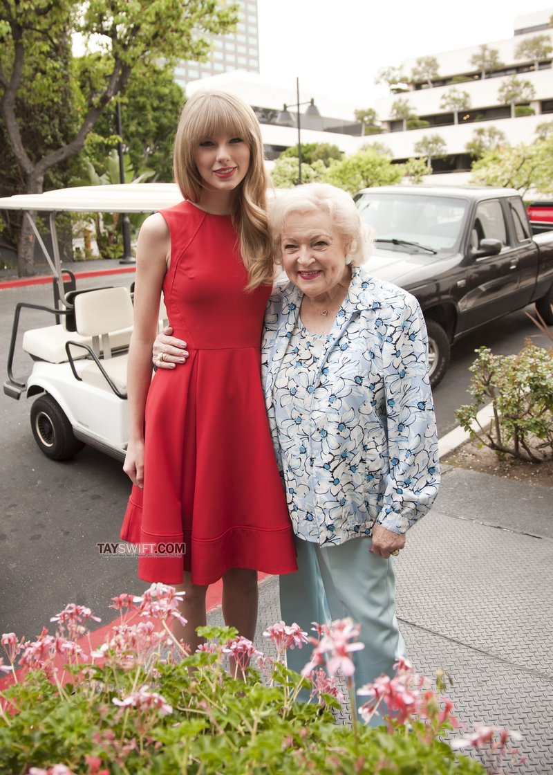 Taylor Swift at "The Lorax" Press Conference — photo 184