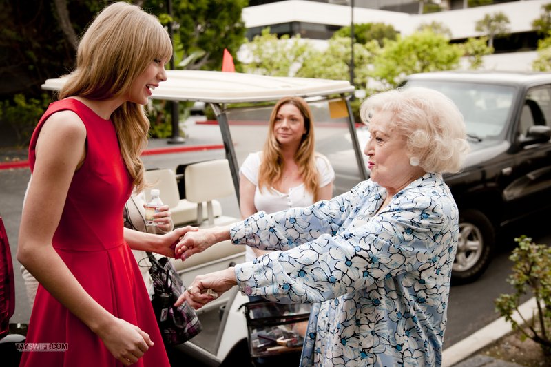 Taylor Swift at "The Lorax" Press Conference — photo 187