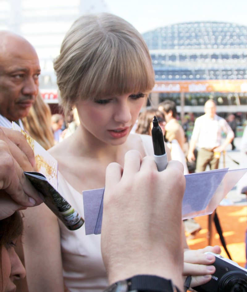 Taylor Swift at "The Lorax" World Premiere — photo 235