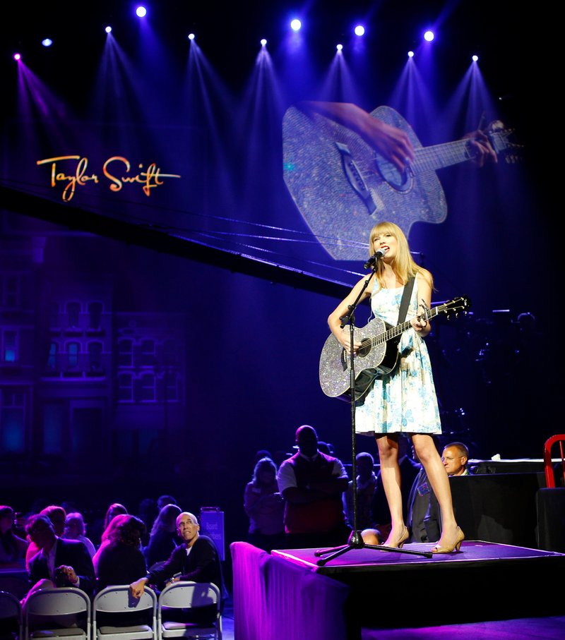 Taylor Swift at Walmart Shareholder Meeting — photo 5