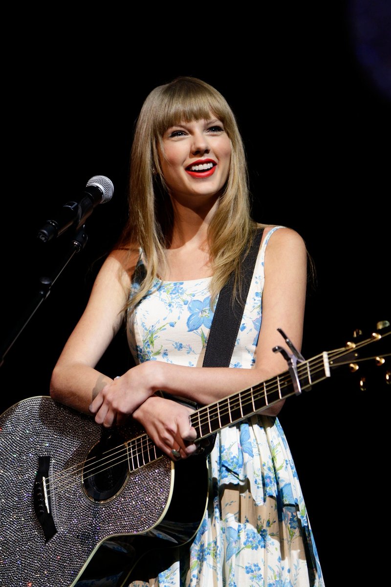 Taylor Swift at Walmart Shareholder Meeting — photo 6