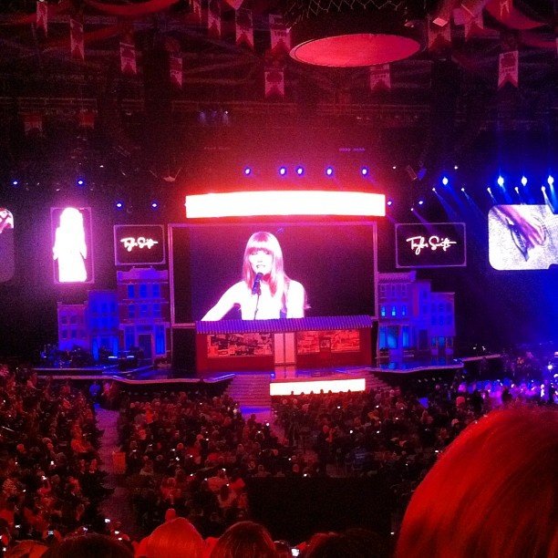 Taylor Swift at Walmart Shareholder Meeting — photo 14