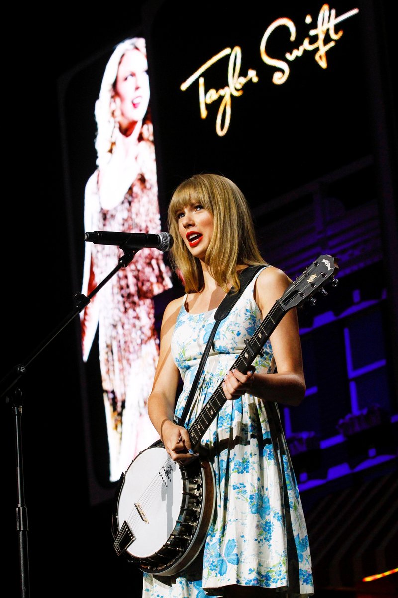 Taylor Swift at Walmart Shareholder Meeting — photo 18