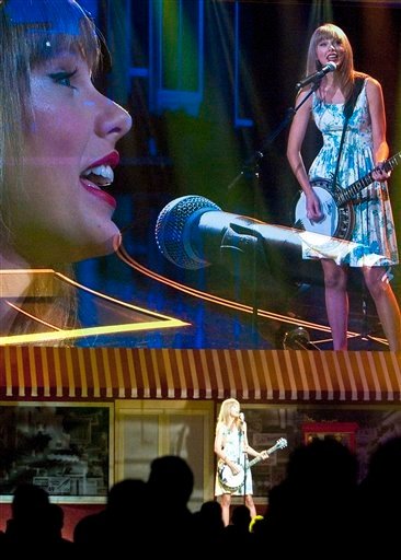 Taylor Swift at Walmart Shareholder Meeting — photo 20