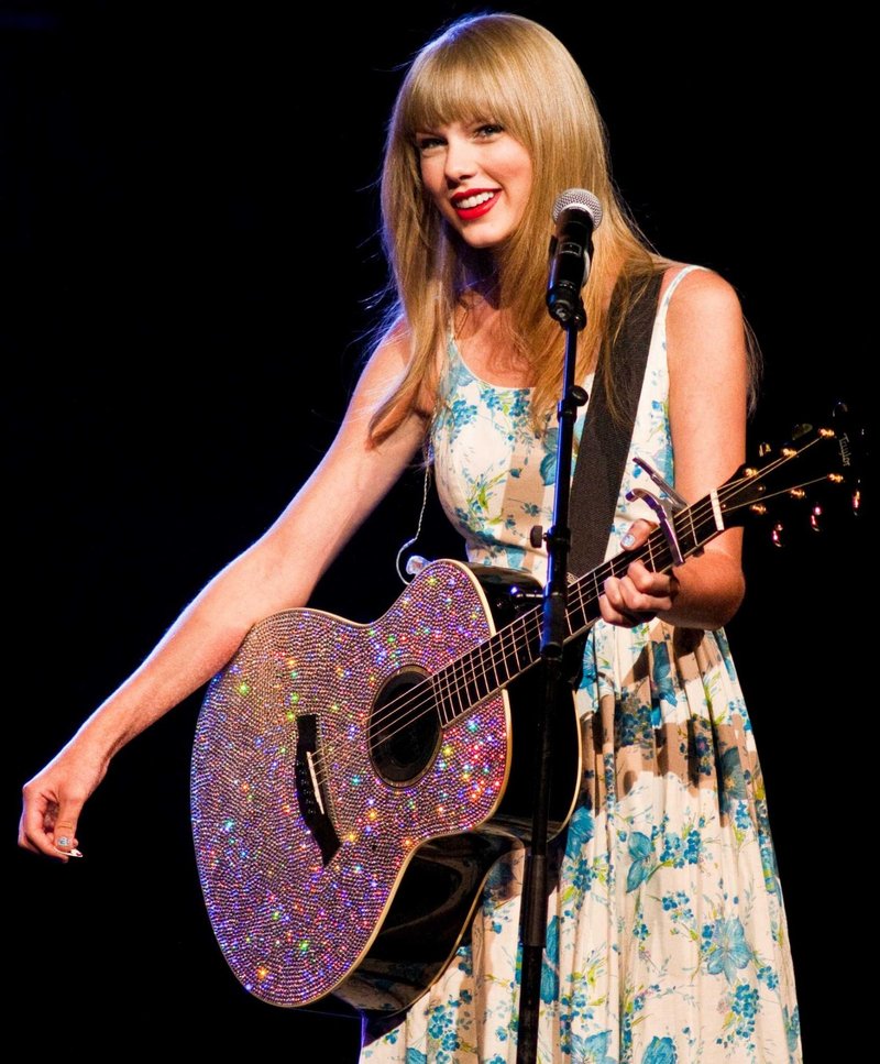 Taylor Swift at Walmart Shareholder Meeting — photo 22