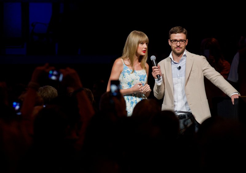 Taylor Swift at Walmart Shareholder Meeting — photo 24