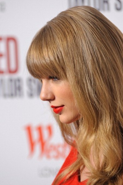 Taylor Swift at Westfield London Christmas Lights Ceremony — photo 15